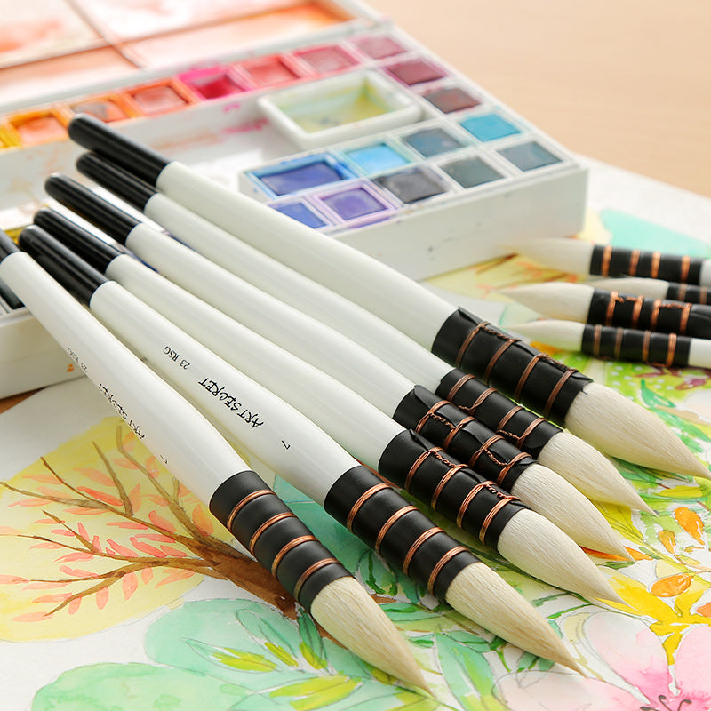 Pointed watercolor brush