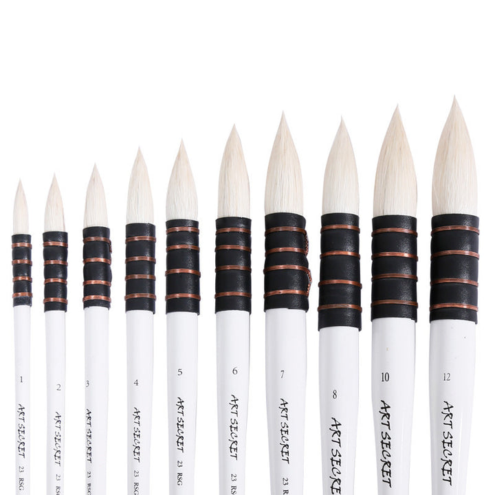 Pointed watercolor brush