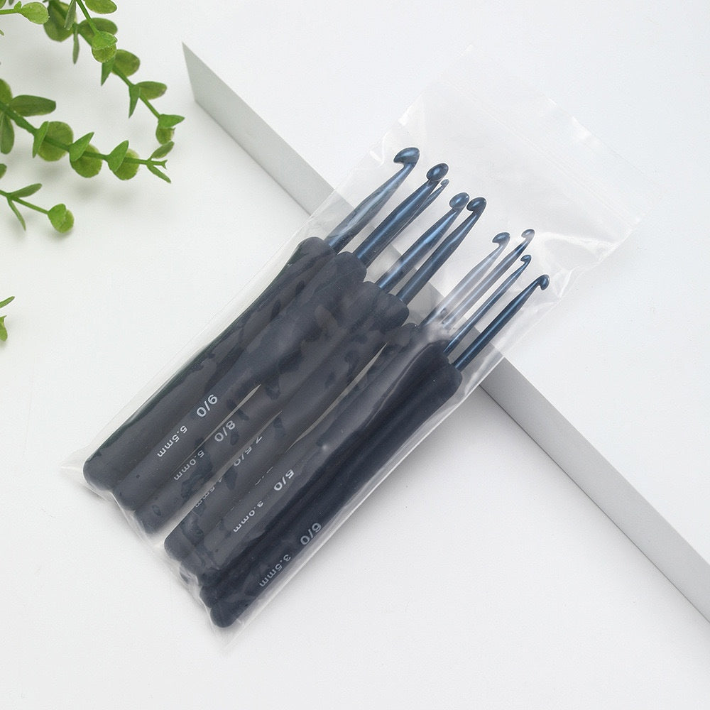 Blue Soft Handle Crochet Hook Set